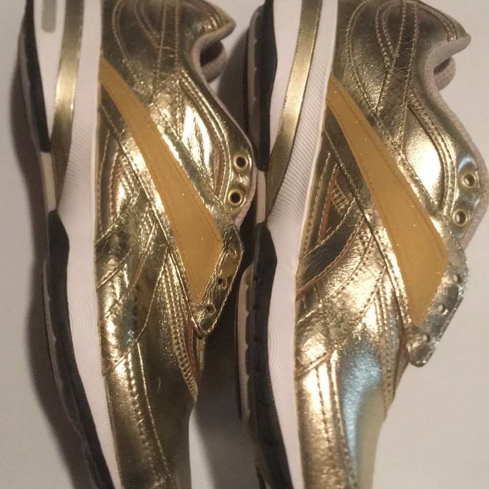 Shoes - Picture 2 of 4